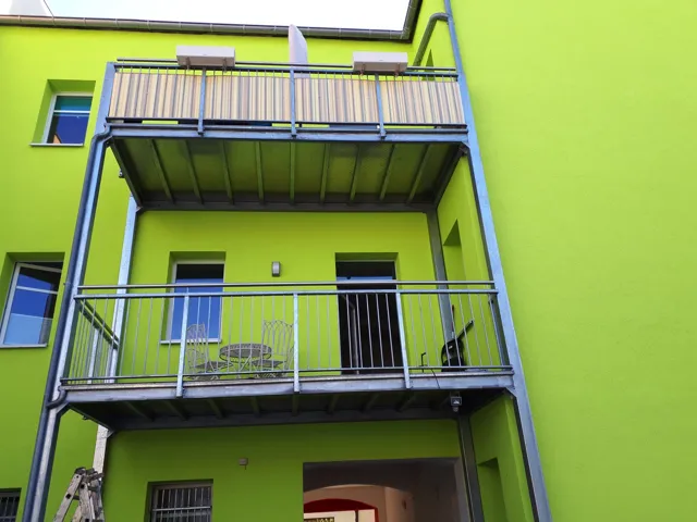 Balkonanlage an einem mehrgeschossigen Wohnhaus